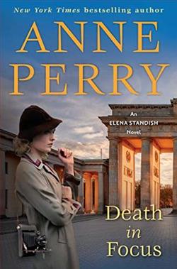 Death in Focus (Elena Standish)